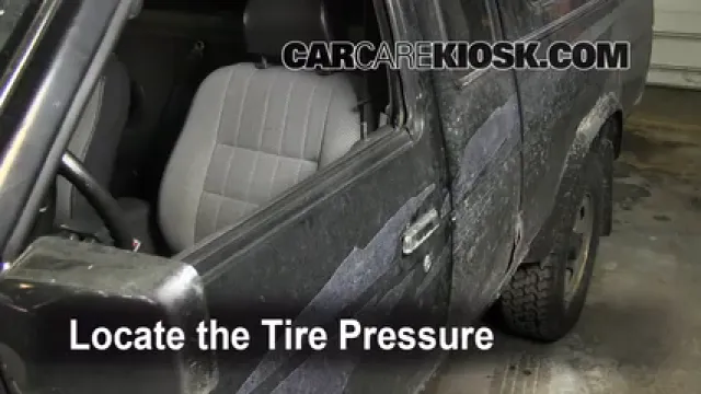 1995 Nissan Pickup XE 3.0L V6 Extended Cab Pickup Tires & Wheels Check Tire Pressure